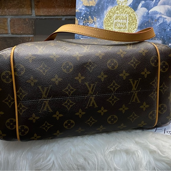 💕💕💕SOLD💕💕💕
🤩🤩🤩LV TOTALLY MM MONOGRAM🤩🤩🤩 - Picture 7 of 16